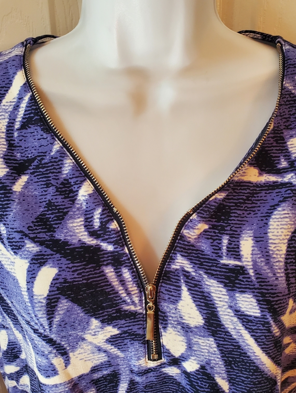 Chico's - Indigo Abstract Swirl Print - Zipper Accent Top Size 1 Medium - Picture 11 of 16